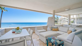 Beach-line apartment with 3 bedrooms in Estepona